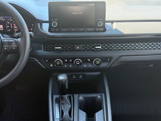 Honda Accord Sedan Vehicle Full-screen Gallery Image 14