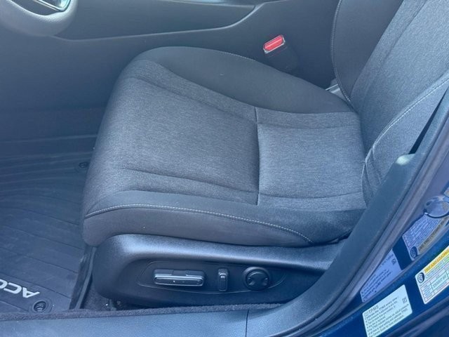 Honda Accord Sedan Vehicle Full-screen Gallery Image 18