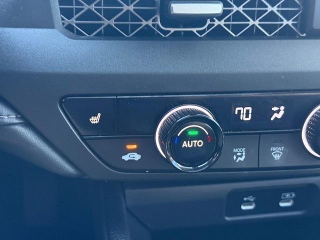 Honda Accord Sedan Vehicle Full-screen Gallery Image 24