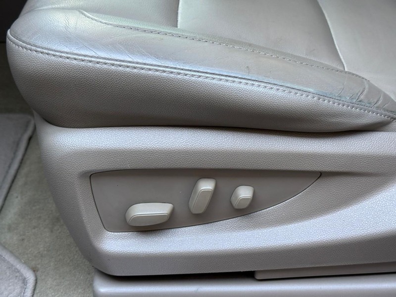 Chevrolet Tahoe Vehicle Full-screen Gallery Image 16