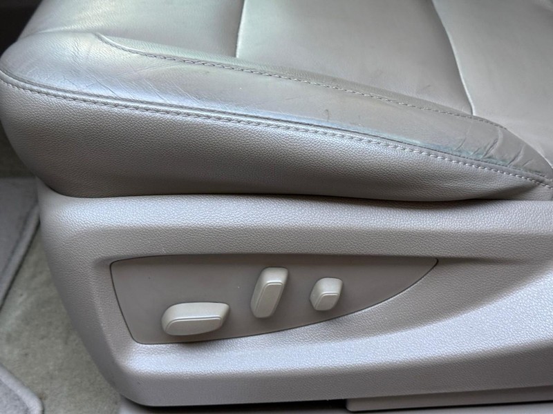 Chevrolet Tahoe Vehicle Full-screen Gallery Image 24