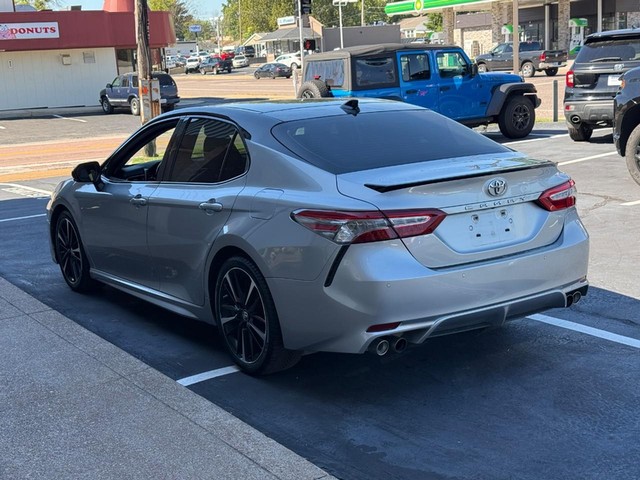 Toyota Camry Vehicle Full-screen Gallery Image 4