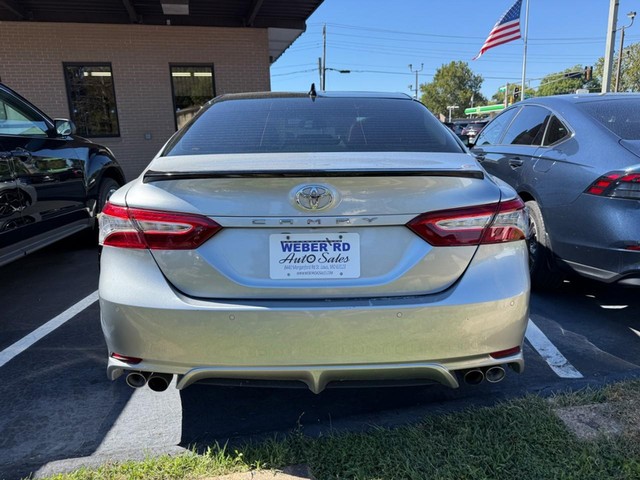 Toyota Camry Vehicle Full-screen Gallery Image 7