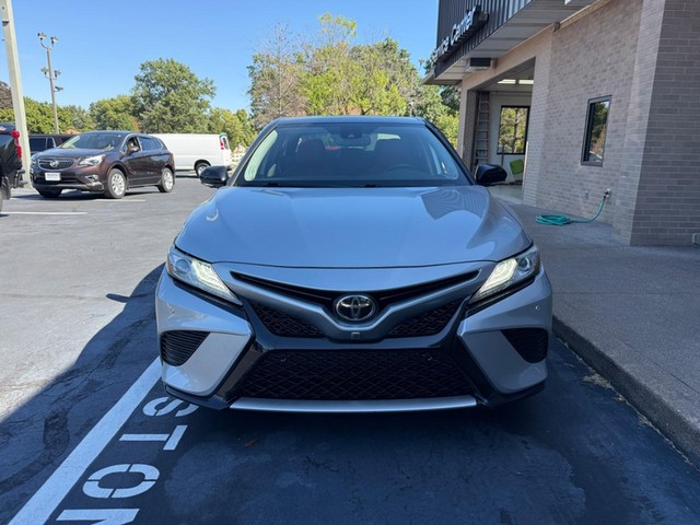 Toyota Camry Vehicle Full-screen Gallery Image 9