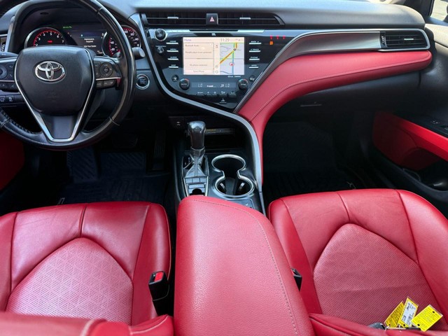 Toyota Camry Vehicle Full-screen Gallery Image 11