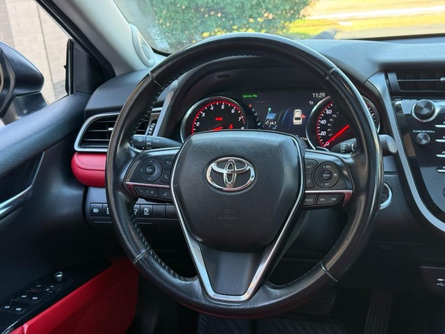 Toyota Camry Vehicle Full-screen Gallery Image 12