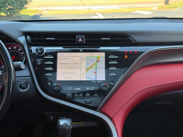 Toyota Camry Vehicle Full-screen Gallery Image 13