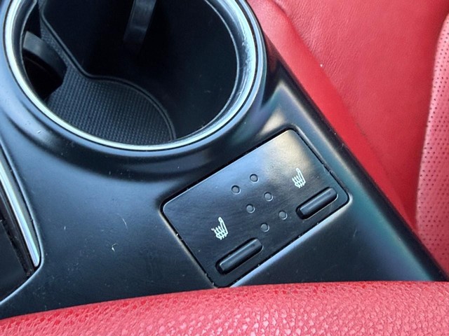 Toyota Camry Vehicle Full-screen Gallery Image 19