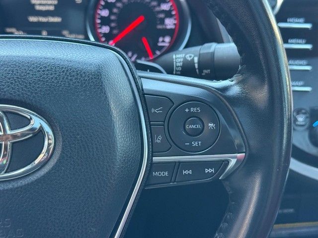 Toyota Camry Vehicle Full-screen Gallery Image 20