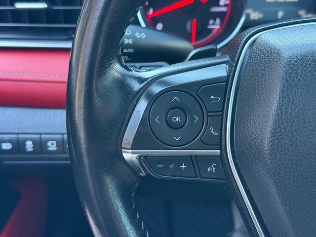 Toyota Camry Vehicle Full-screen Gallery Image 21