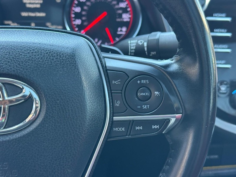 Toyota Camry Vehicle Full-screen Gallery Image 20