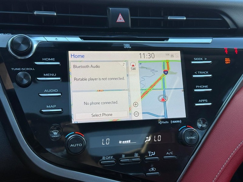 Toyota Camry Vehicle Full-screen Gallery Image 22