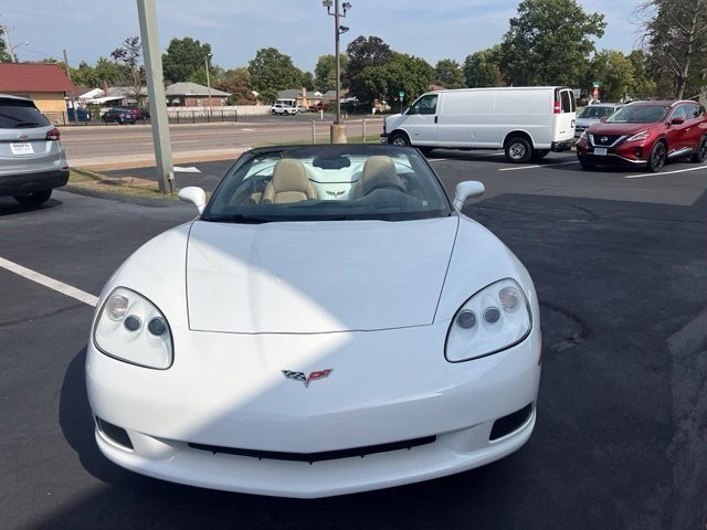 Chevrolet Corvette Vehicle Full-screen Gallery Image 02
