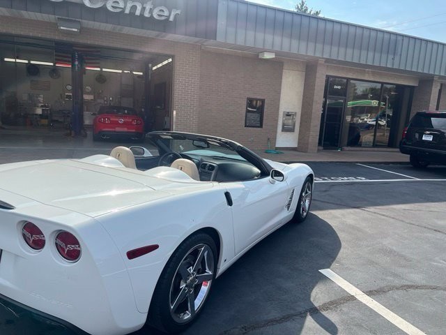 Chevrolet Corvette Vehicle Full-screen Gallery Image 04