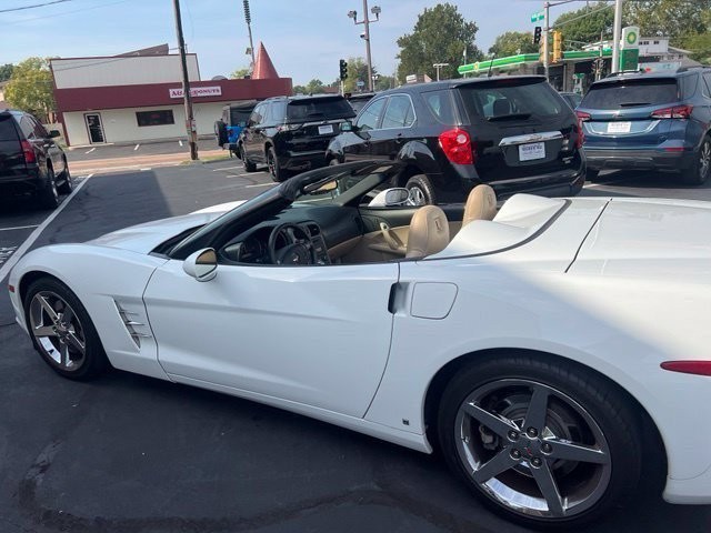 Chevrolet Corvette Vehicle Full-screen Gallery Image 06