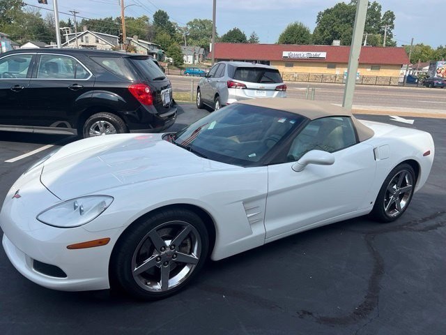 Chevrolet Corvette Vehicle Full-screen Gallery Image 09