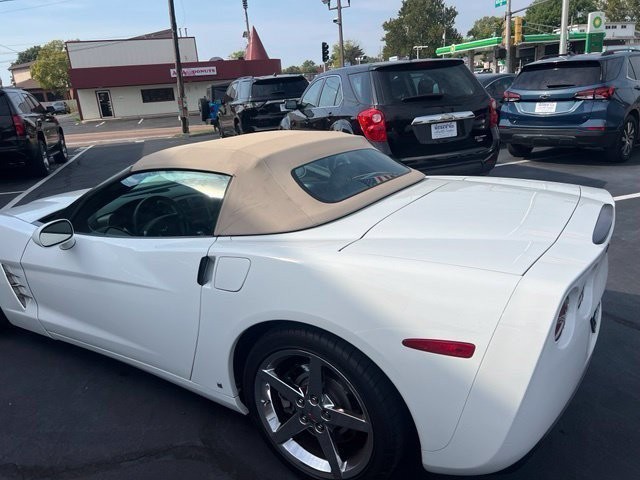 Chevrolet Corvette Vehicle Full-screen Gallery Image 10