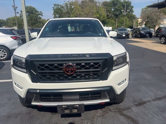 Nissan Frontier Vehicle Full-screen Gallery Image 02