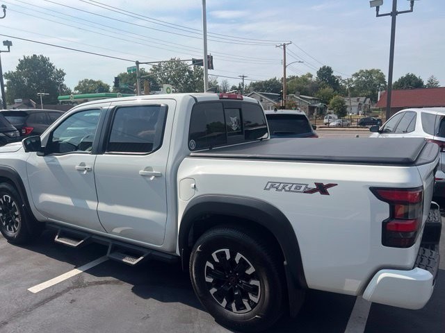 Nissan Frontier Vehicle Full-screen Gallery Image 06