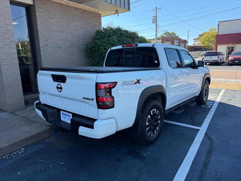 Nissan Frontier Vehicle Full-screen Gallery Image 3