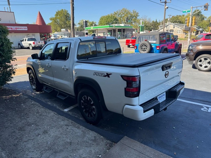 Nissan Frontier Vehicle Full-screen Gallery Image 4