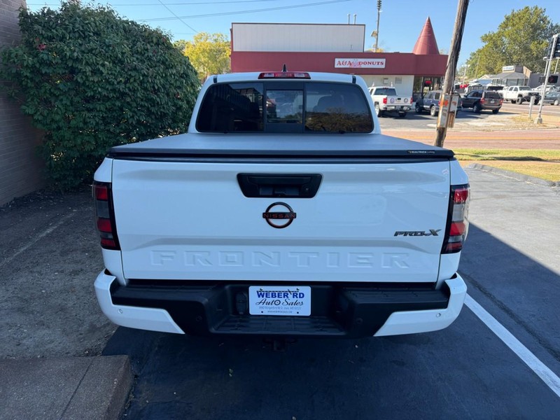 Nissan Frontier Vehicle Full-screen Gallery Image 7