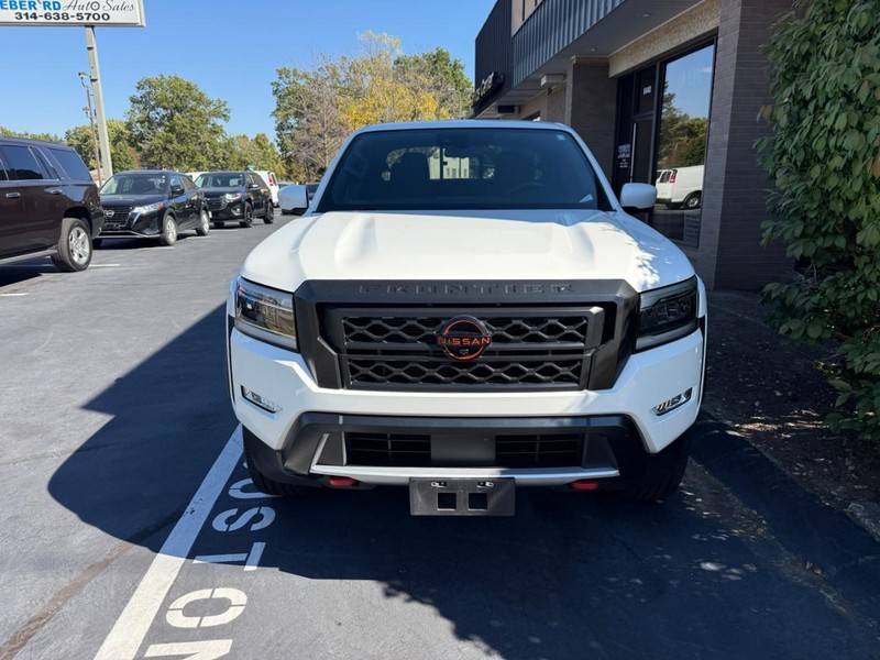 Nissan Frontier Vehicle Full-screen Gallery Image 8