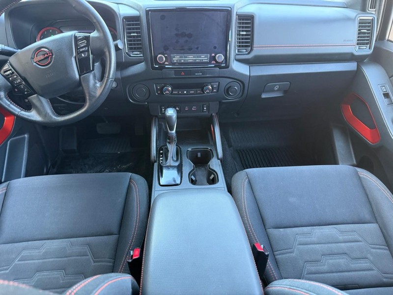 Nissan Frontier Vehicle Full-screen Gallery Image 10
