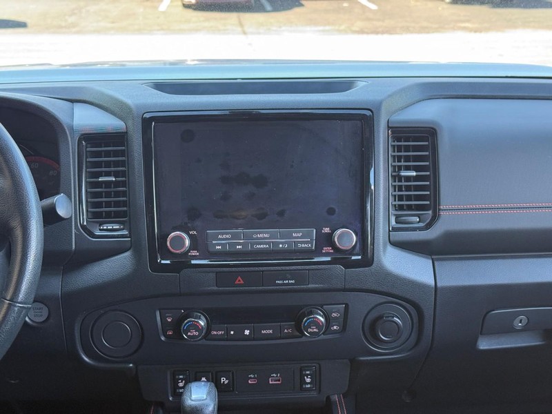 Nissan Frontier Vehicle Full-screen Gallery Image 12