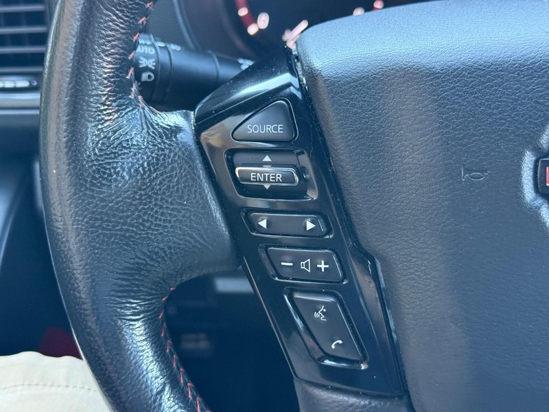 Nissan Frontier Vehicle Full-screen Gallery Image 18