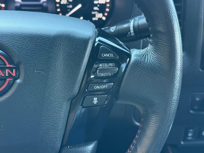 Nissan Frontier Vehicle Full-screen Gallery Image 19