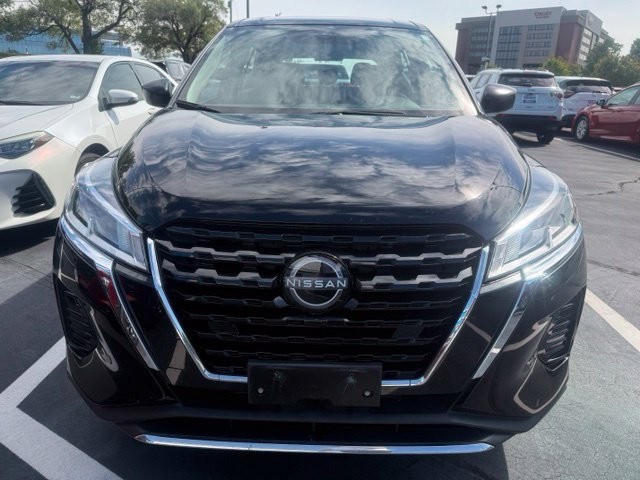 Nissan Kicks Vehicle Full-screen Gallery Image 2