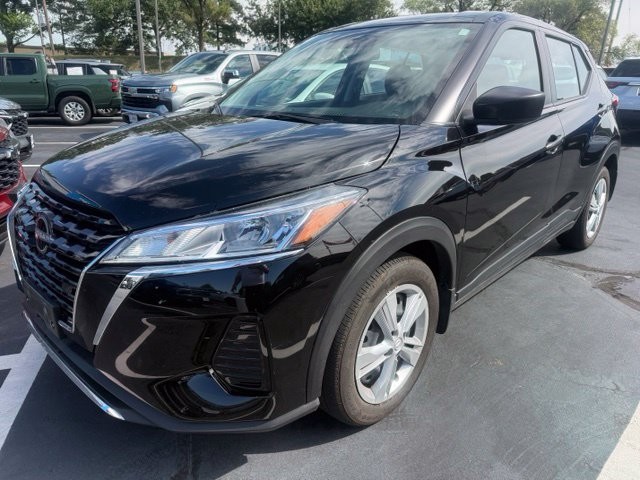 Nissan Kicks Vehicle Full-screen Gallery Image 3