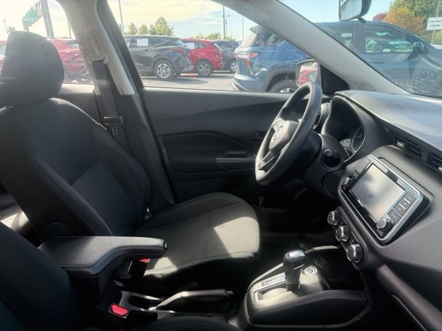 Nissan Kicks Vehicle Full-screen Gallery Image 4