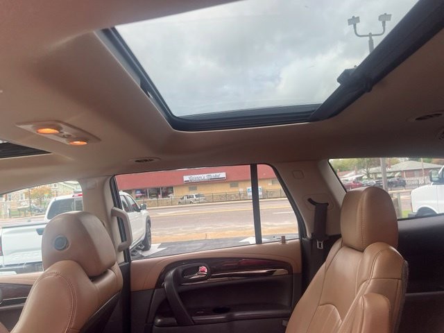 Buick Enclave Vehicle Full-screen Gallery Image 11