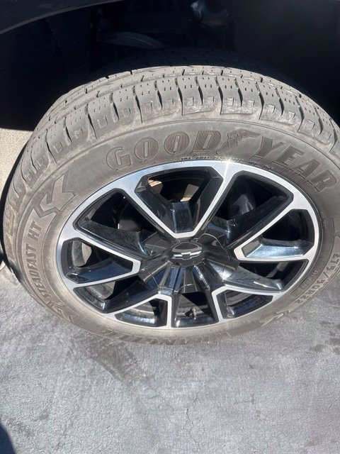Chevrolet Tahoe Vehicle Full-screen Gallery Image 3