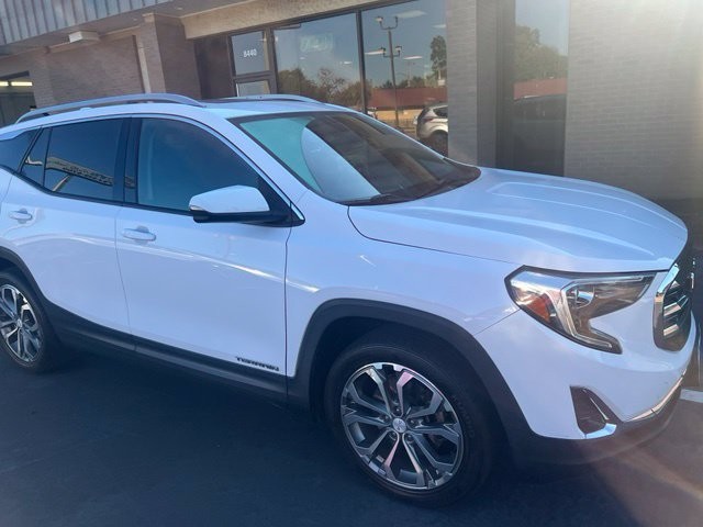 GMC Terrain Vehicle Full-screen Gallery Image 3