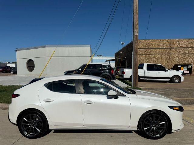 Mazda MAZDA3 Vehicle Full-screen Gallery Image 02