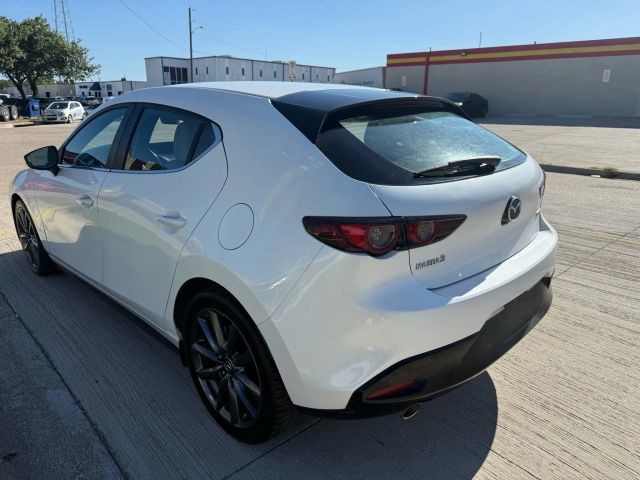 Mazda MAZDA3 Vehicle Full-screen Gallery Image 03