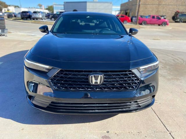 Honda Accord Hybrid Vehicle Full-screen Gallery Image 02