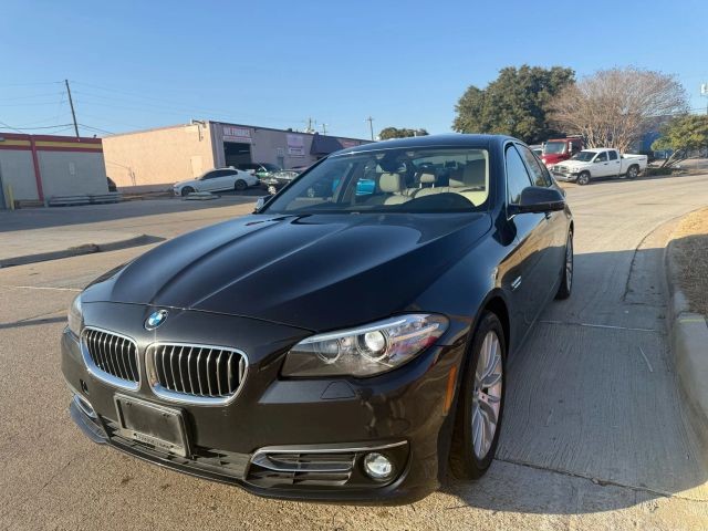 BMW 5 Series Vehicle Full-screen Gallery Image 02