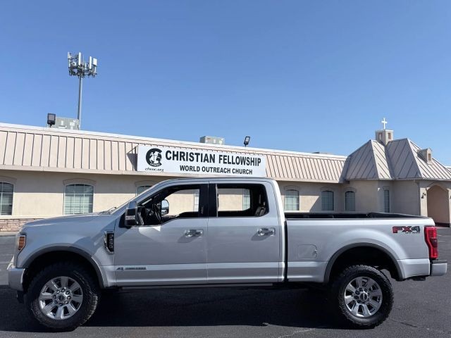 Ford Super Duty F-250 SRW Vehicle Full-screen Gallery Image 03