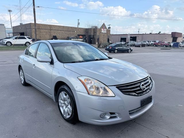 more details - nissan altima sedan