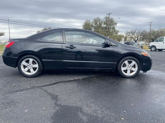 Honda Civic Coupe Vehicle Full-screen Gallery Image 03