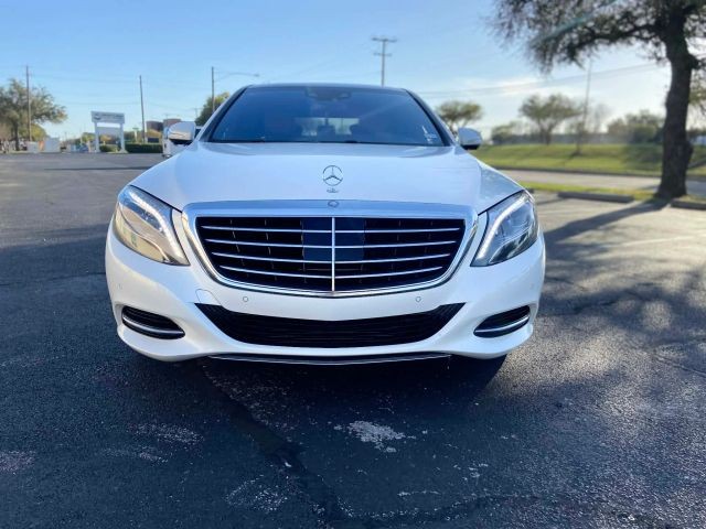 Mercedes-Benz S-Class Vehicle Full-screen Gallery Image 02