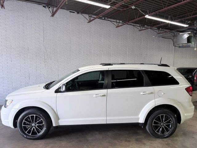 Dodge Journey Vehicle Full-screen Gallery Image 02