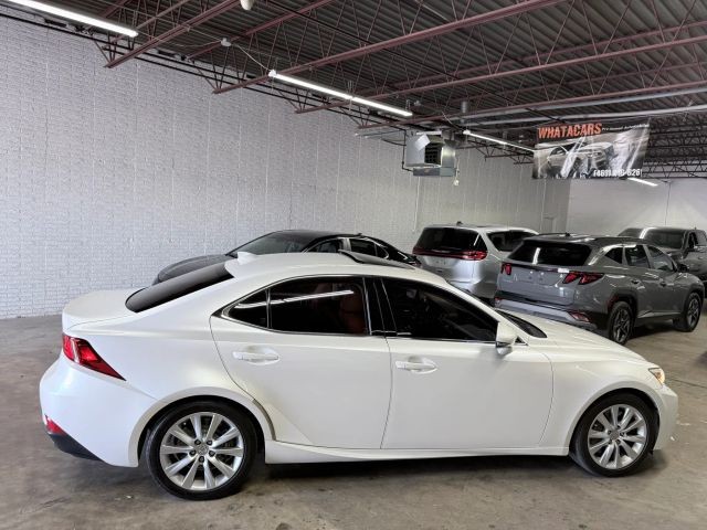 Lexus IS Vehicle Full-screen Gallery Image 02