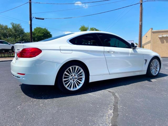 BMW 4 Series Vehicle Full-screen Gallery Image 03