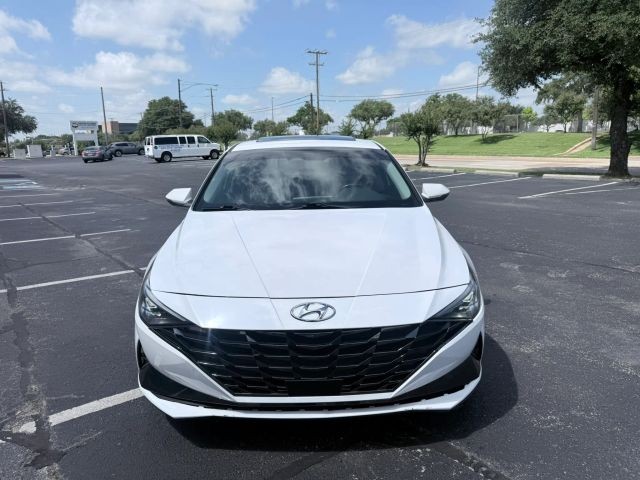 Hyundai Elantra Vehicle Full-screen Gallery Image 02