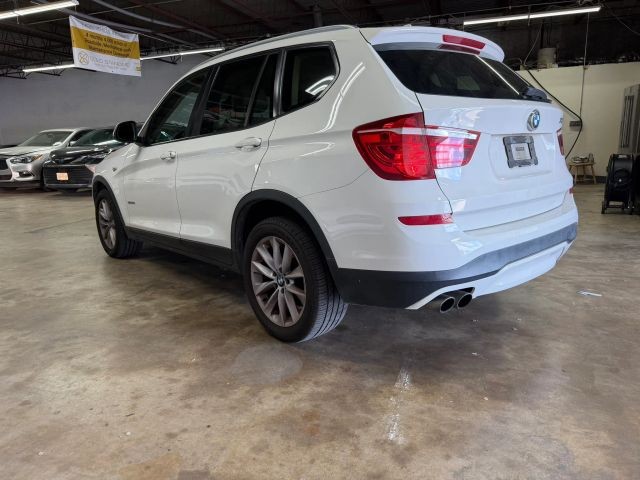 BMW X3 Vehicle Full-screen Gallery Image 03
